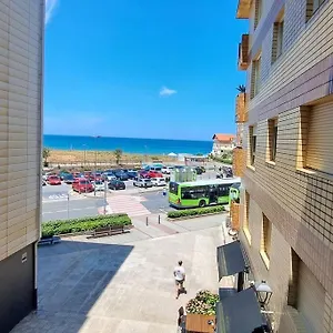 https://apto-con-vistas-al-mar-en-la-playa-de-la-arena-201.basquecountryhotels.org